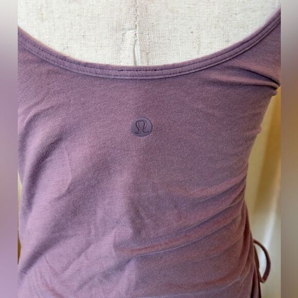 Lululemon purple tank size 6 side scrunched  gently worn size 6 - Picture 6 of 7